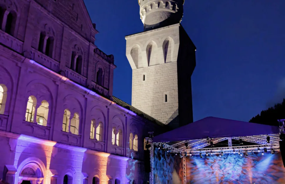 Bavārijas pilis, Tiroles Alpi un Jonasa Kaufmana  koncerts Nošvainšteinas pils pagalmā